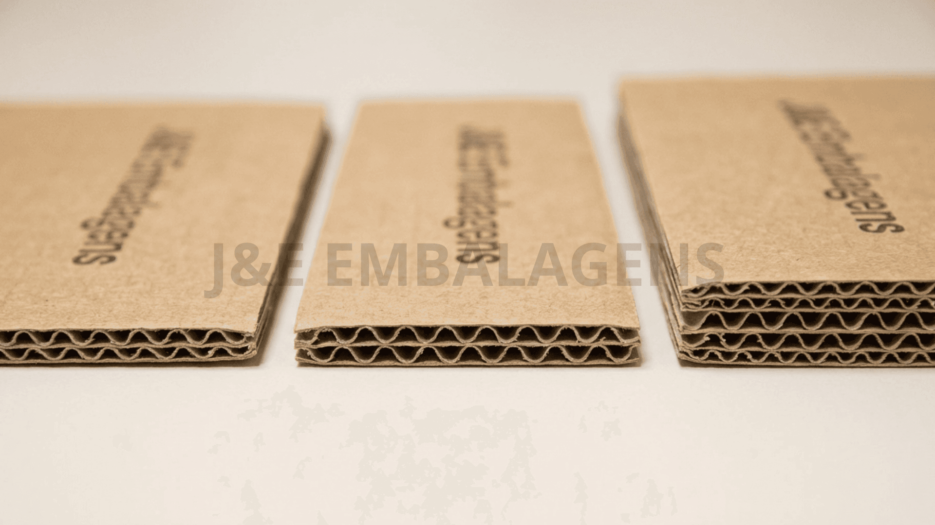 Diferença entre Onda B, Onda C e Onda BC: Qual Escolher para Seu Produto?